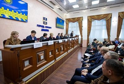 Перспективы открытия пляжей и состояние туристской отрасли обсудили в Анапе