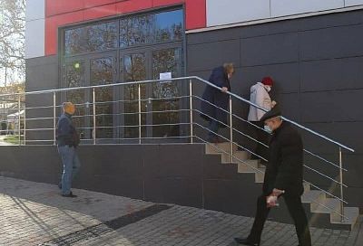 Для желающих привиться в ТЦ «Красная Площадь» жителей Новороссийска сделали отдельный вход