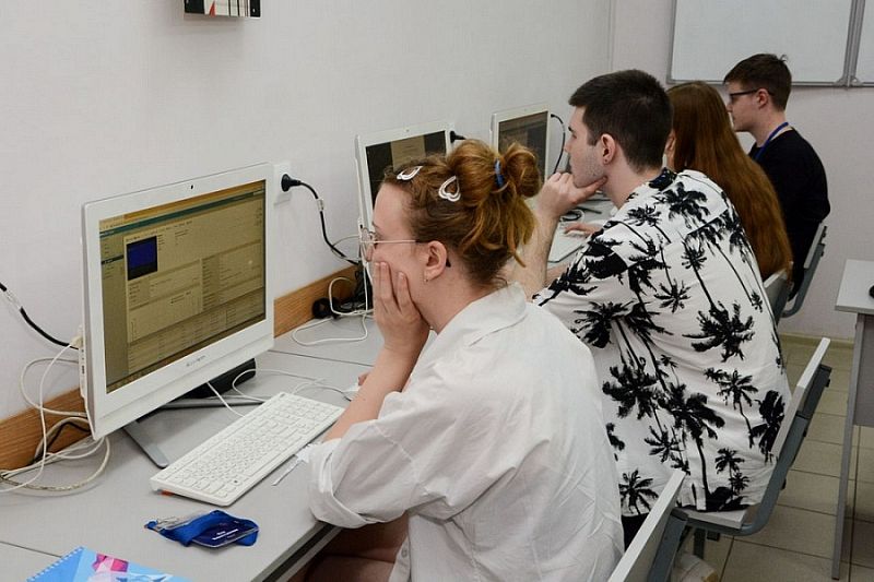 Более 700 студентов Краснодарского края бесплатно получили второе образование в ИТ-сфере