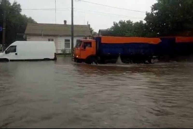 Около 800 домов подтопило в Темрюкском районе из-за ливня