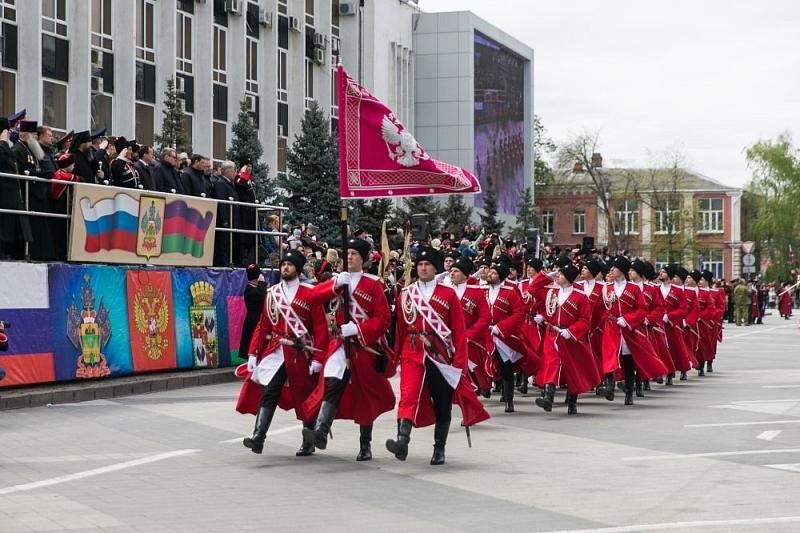 В Краснодаре прошел парад исторических отделов Кубанского казачьего войска