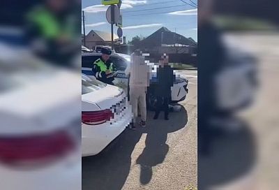 Приставы арестовали премиальный Mercedes краснодарца из-за 61 неоплаченного штрафа за нарушение ПДД