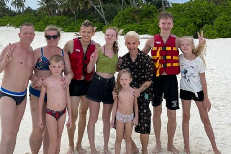  Из Анапы на Мальдивы: тиктокер Милохин отвез свою приемную семью на отдых