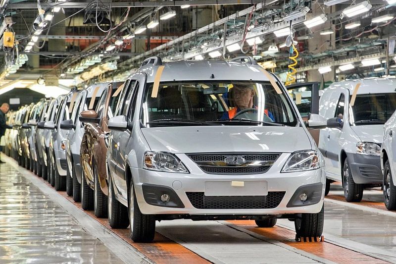 Производство легковых автомобилей в России по итогам марта снизилось на 70%