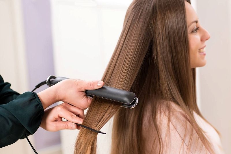 Ученые рассказали, как выпрямление волос влияет на развитие рака
