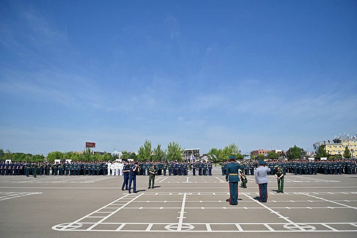 Высшее военное училище им. Штеменко в Краснодаре в День России выпустило 311 молодых офицеров