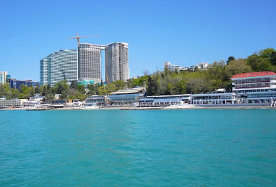 «Сценарий загрязнения моря для Сочи маловероятен»: мэр курорта сообщил о подготовке к купальному сезону