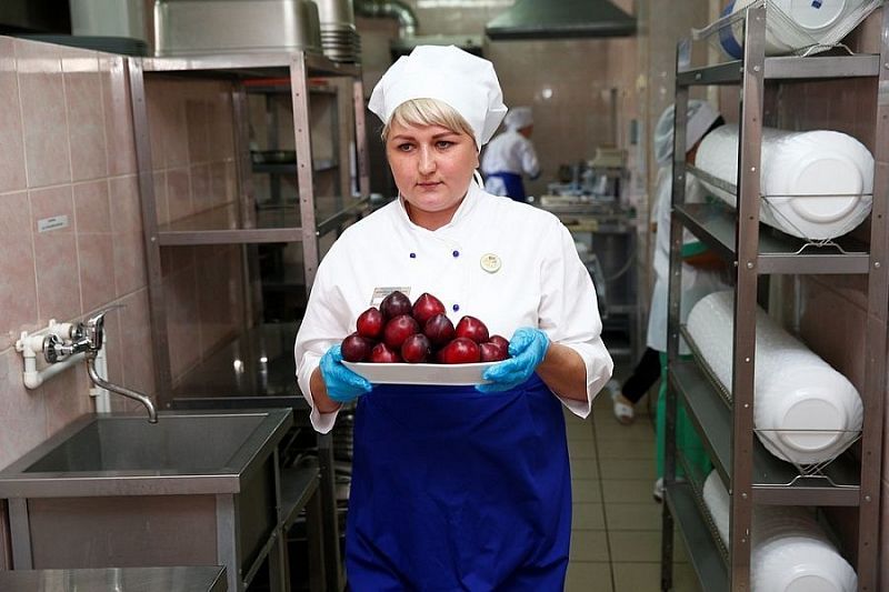 В 2021 году на организацию горячего питания в школах Краснодарского края выделили 3,6 млрд рублей