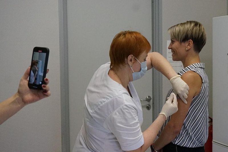 Сотрудники крайизбиркома на Кубани сделали прививки от COVID-19