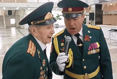 В Майкопе 96-летний ветеран Великой Отечественной войны спел с оркестром Росгвардии «День Победы» 