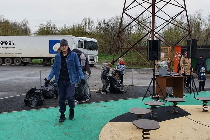 Строительная компания АСК провела чемпионат по сбору мусора в жилом районе Новознаменский