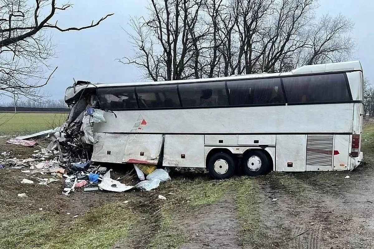 Пострадавшая в ДТП с автобусом на Кубани 7-летняя девочка умерла в больнице