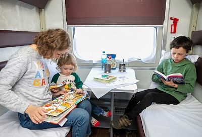 Проект «Библиотека юного путешественника» охватил уже 22 поезда