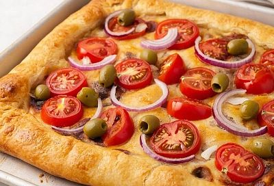 Простой пирог «Ладения» нежнее пиццы, сочнее фокаччи — греческая выпечка с секретом