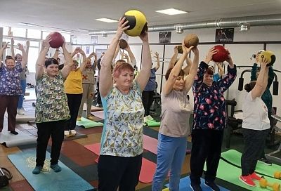 Более девяти тысяч пенсионеров Кубани стали в 2025 году участниками спортивных и творческих мероприятий благодаря нацпроекту «Семья» 