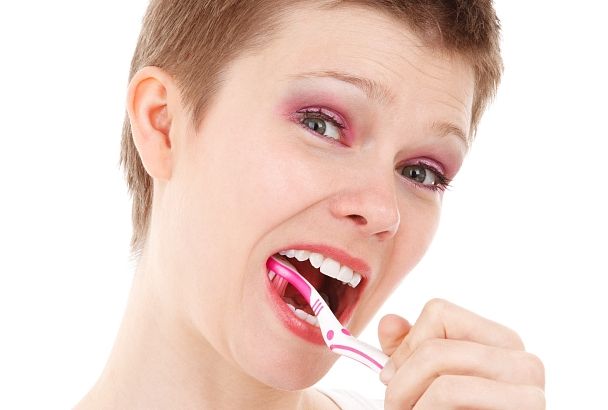 Врач- терапевт посоветовала обязательно чистить зубы на ночь, иначе вы рискуете сердцем и сосудами