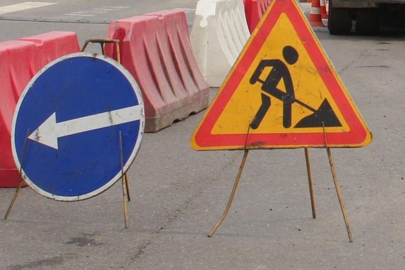Ограничение движения транспорта по улицам Седина и Азовской в Краснодаре продлили