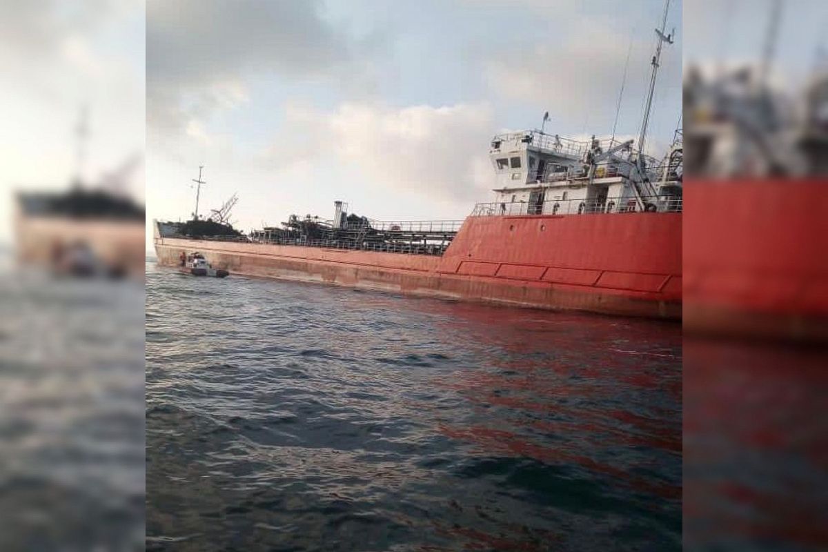 На танкере в Азовском море произошел обрыв поврежденной конструкции 