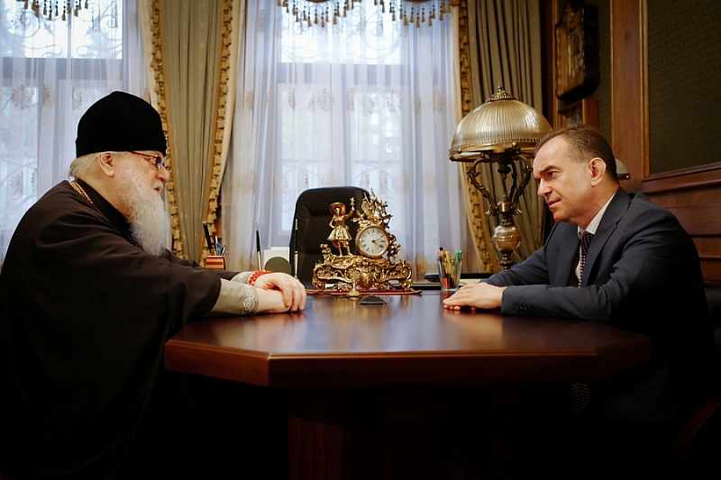 Губернатор Кубани Вениамин Кондратьев поздравил митрополита Исидора с Пасхой