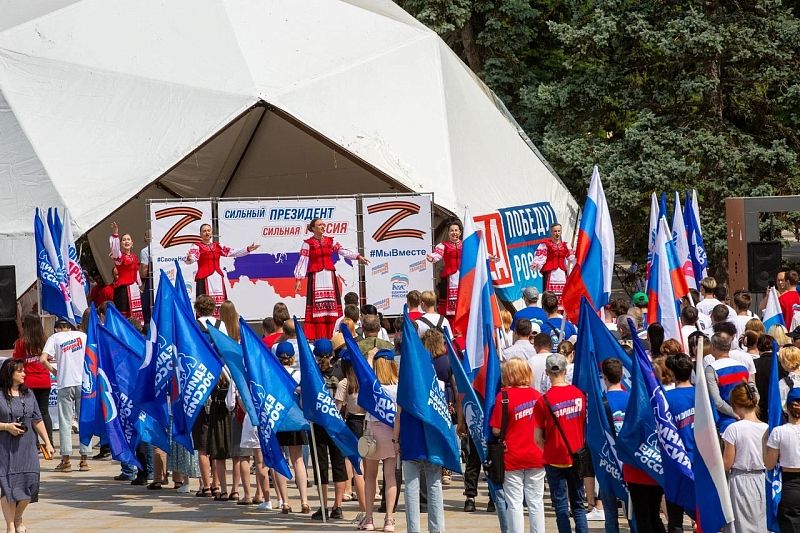 В Анапе прошел митинг в поддержку Президента и вооруженных сил РФ