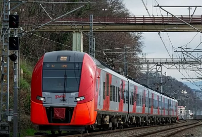 На железную дорогу под Сочи сошел сель: задержаны четыре пассажирских поезда