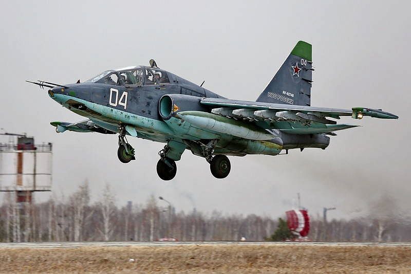 В Краснодарском крае штурмовики Су-25СМ3 уничтожили ракетные комплексы условного противника 