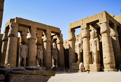 Российские археологи обнаружили в Египте античную маску-талисман с Медузой Горгоной