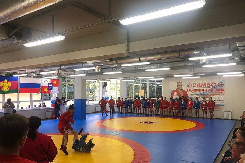 Министр спорта РФ принял участие в открытии школы единоборств в Сочи