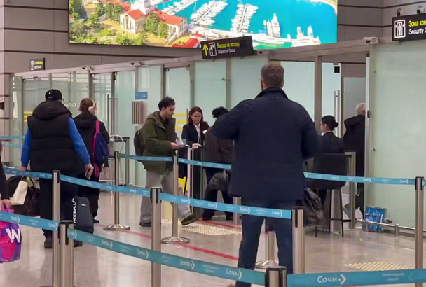 Все уходившие на запасные аэродромы самолеты вернулись в Сочи