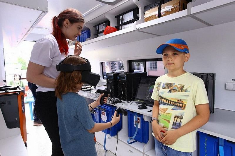 В этом учебном году на базе мобильных «Кванториумов» на Кубани пройдут обучение около 4 тысяч школьников