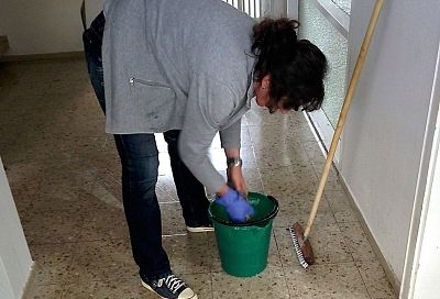 Как правильно и куда надо жаловаться, если в вашем подъезде грязно