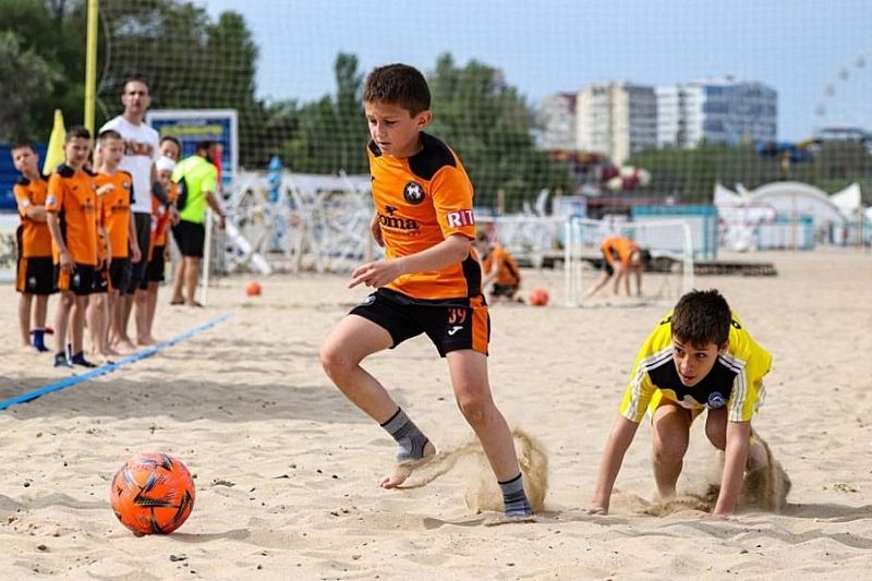 Точно в ворота: в Анапе наградили лучшие детские команды по пляжному футболу