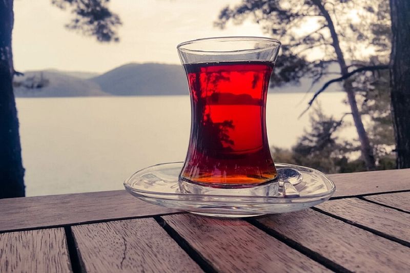 Фитотерапевт рассказала, как правильно пить красный чай, чтобы понизить давление