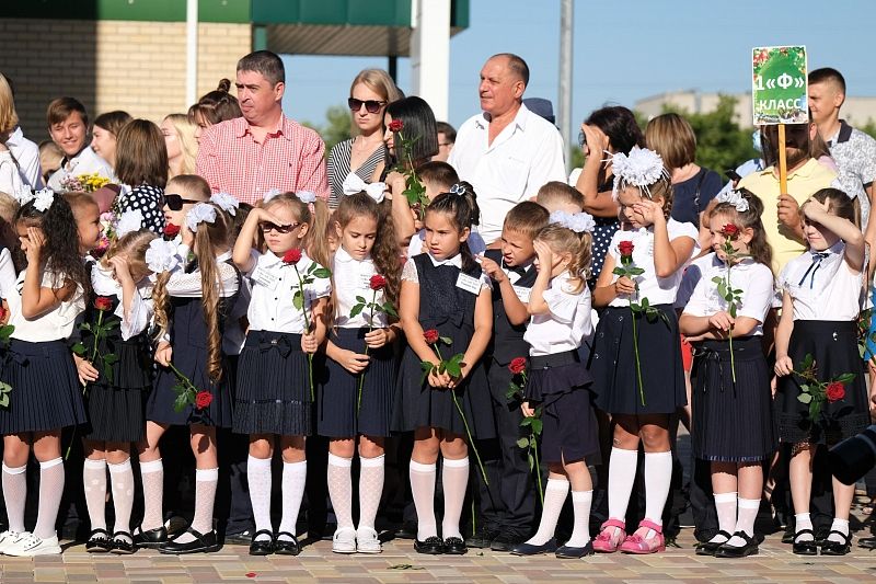 Школы Краснодара приняли более 18 тысяч первоклассников