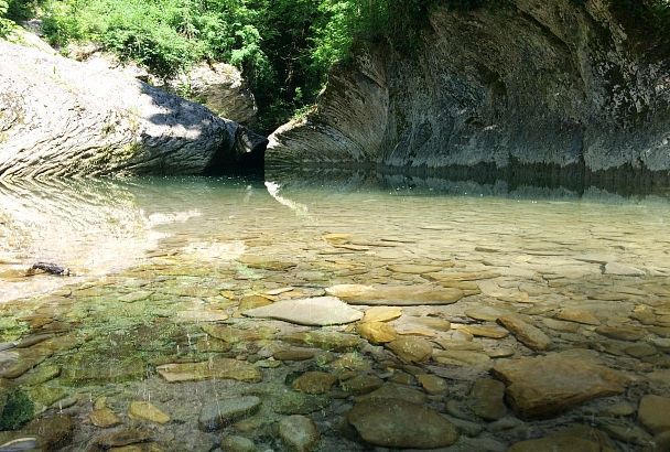 Спасатели помогли водителю квадроцикла, двигатель которого заглох в реке