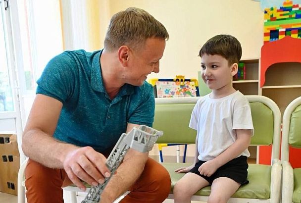 Глава Новороссийска навестил мальчика, поиском родственников которого занимаются правоохранительные органы