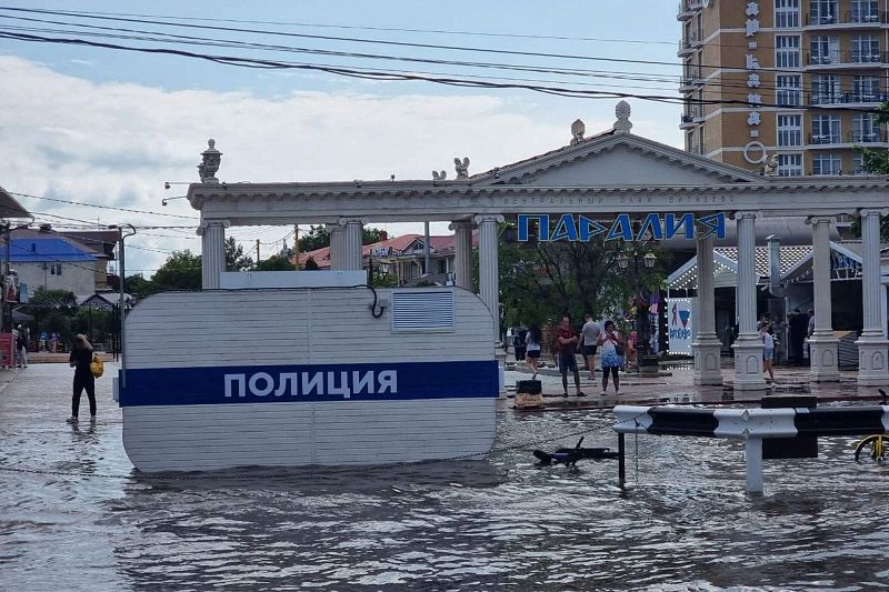 Курорты поплыли: ливень ударил по Черноморскому побережью Кубани
