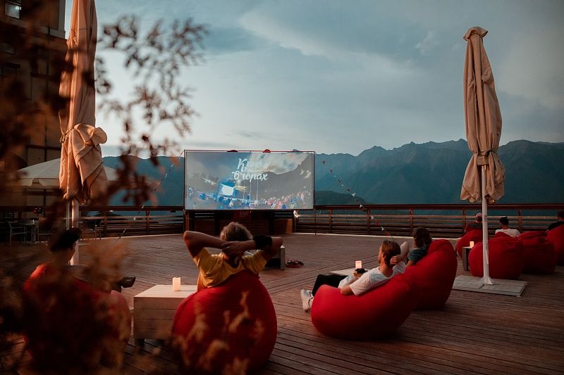 Кино с видом на горы: курорт Красная Поляна 13 июля открывает сезон фильмов