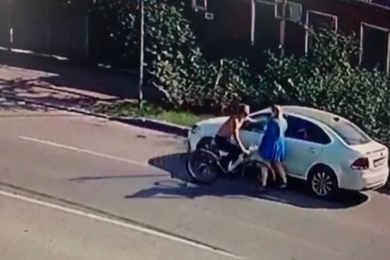Житель Краснодара ограбил девушку на улице на украденном велосипеде