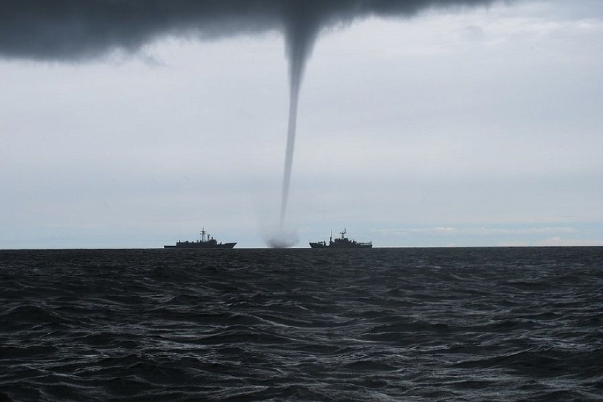 Смерчи над Черным морем ожидаются 24 и 25 октября