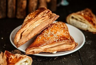 Для семейного чаепития за 15 минут готовлю шикарные хрустящие хачапури с сыром. Вкусные такие, что и за уши не оторвать