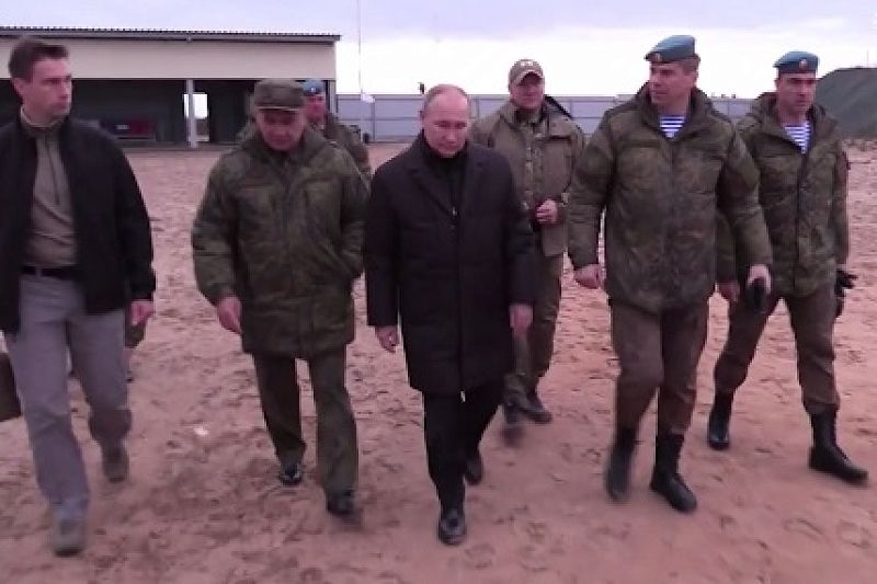 Владимир Путин пострелял из снайперской винтовки на полигоне для мобилизованных