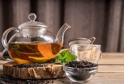 Диетолог: черный чай может вызвать головную боль и бессонницу 