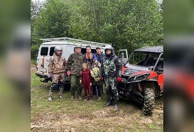 В Краснодарском крае спасатели вывели из леса 8 заблудившихся человек