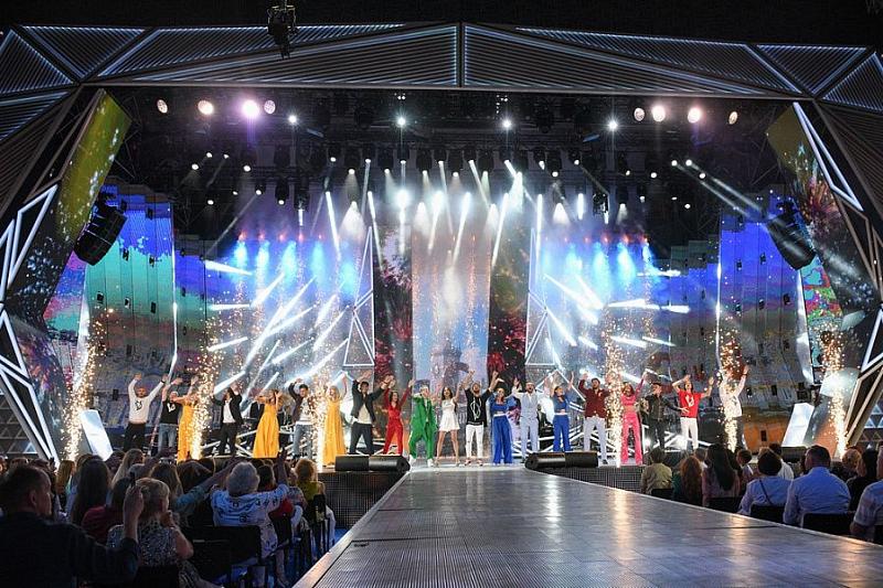 ﻿Международный музыкальный конкурс «Новая волна» проходит в Сочи