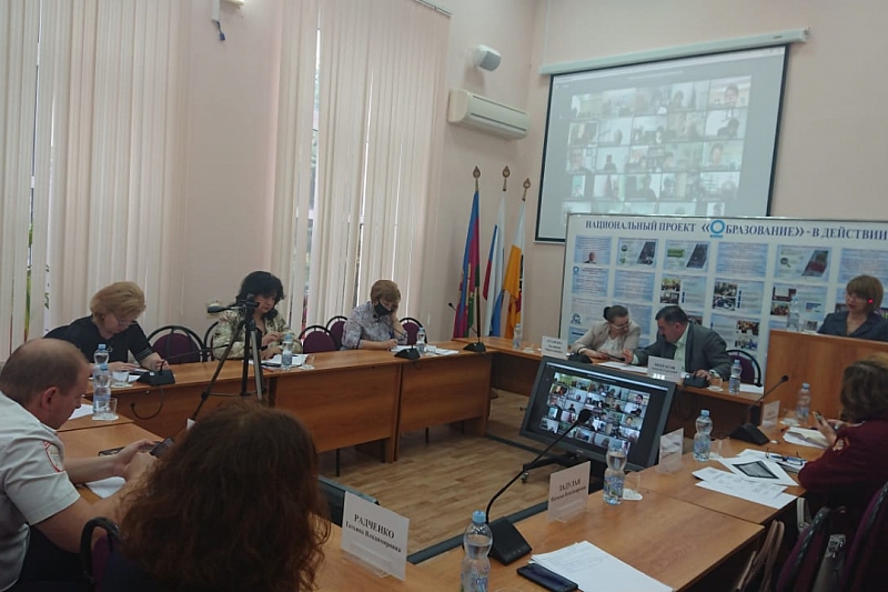 Краснодарские полицейские приняли участие в городском онлайн семинар-совещании