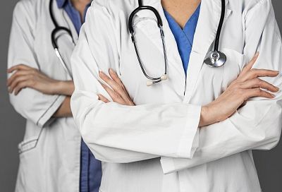 Тяжело больного туриста наконец перевезли в Россию из Сейшел