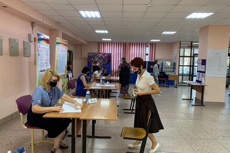 Елена Судакова: «Избиратели проявляют активность на избирательных участках в Геленджике»