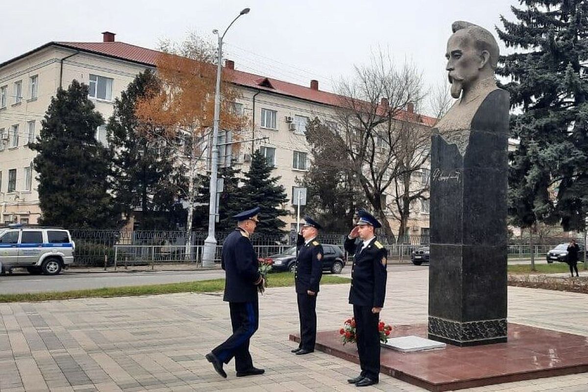 Сотрудники органов безопасности отмечают свой профессиональный праздник