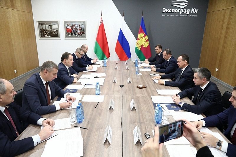 Роман Головченко и Вениамин Кондратьев обсудили перспективы сотрудничества в сельхозмашиностроении